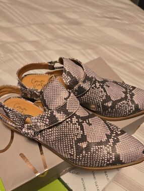 Crown Vintage Women's Snake-Print Slingback Mules in Taupe and Black